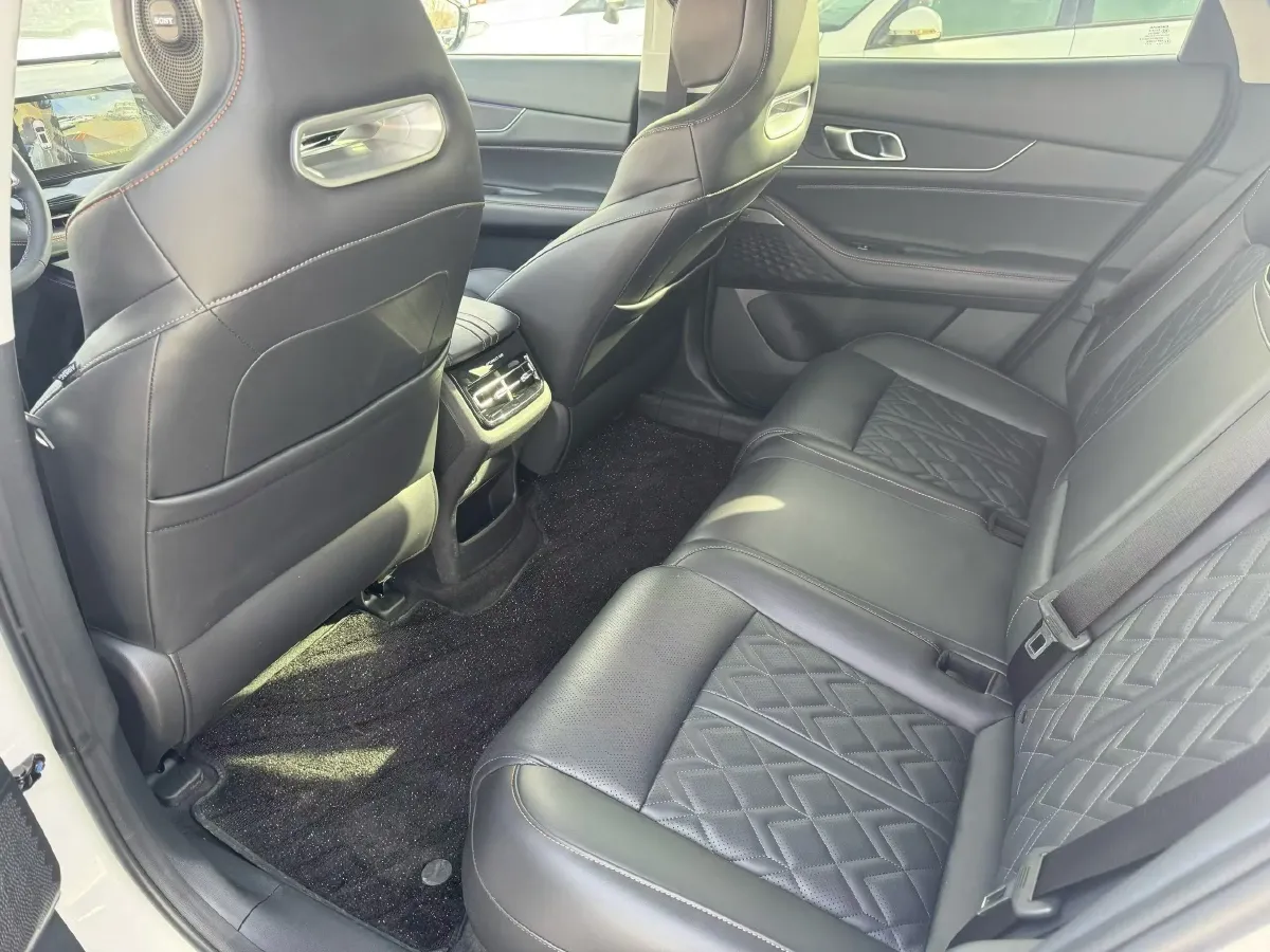 2021 ChangAn UNI-K 2.0T 233HP L4 8AT,autocango,china used car exporter,china ev exporter,chinese used car exporter,chinese used ev exporter