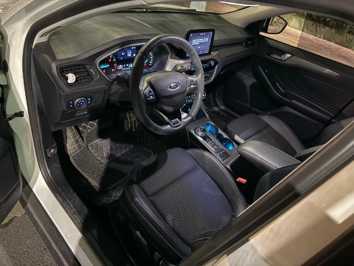 2019 Ford Focus 1.5T 184HP L3 8AT,autocango,china used car exporter,china ev exporter,chinese used car exporter,chinese used ev exporter