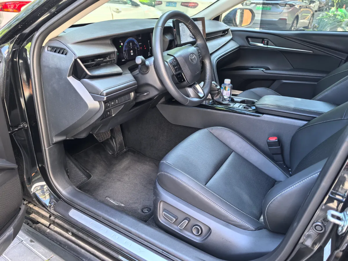 2024 Toyota Camry 2.0L 152HP L4 E-CVT Hybrid,autocango,china used car exporter,china ev exporter,chinese used car exporter,chinese used ev exporter