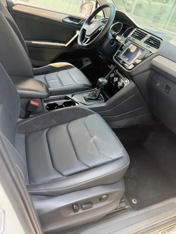 2017 Volkswagen Tiguan L 2.0T 220HP L4 7DCT,autocango,china used car exporter,china ev exporter,chinese used car exporter,chinese used ev exporter
