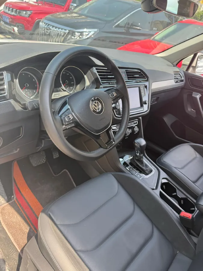 2017 Volkswagen Tiguan L 2.0T 220HP L4 7DCT,autocango,china used car exporter,china ev exporter,chinese used car exporter,chinese used ev exporter