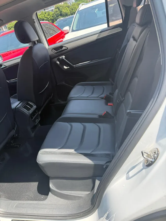2017 Volkswagen Tiguan L 2.0T 220HP L4 7DCT,autocango,china used car exporter,china ev exporter,chinese used car exporter,chinese used ev exporter