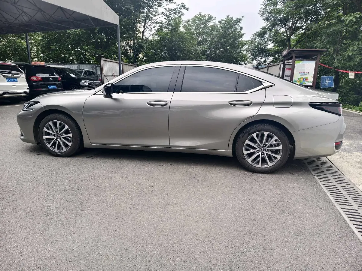 2025 Lexus ES 2.0L 173HP L4 CVT,autocango,china used car exporter,china ev exporter,chinese used car exporter,chinese used ev exporter