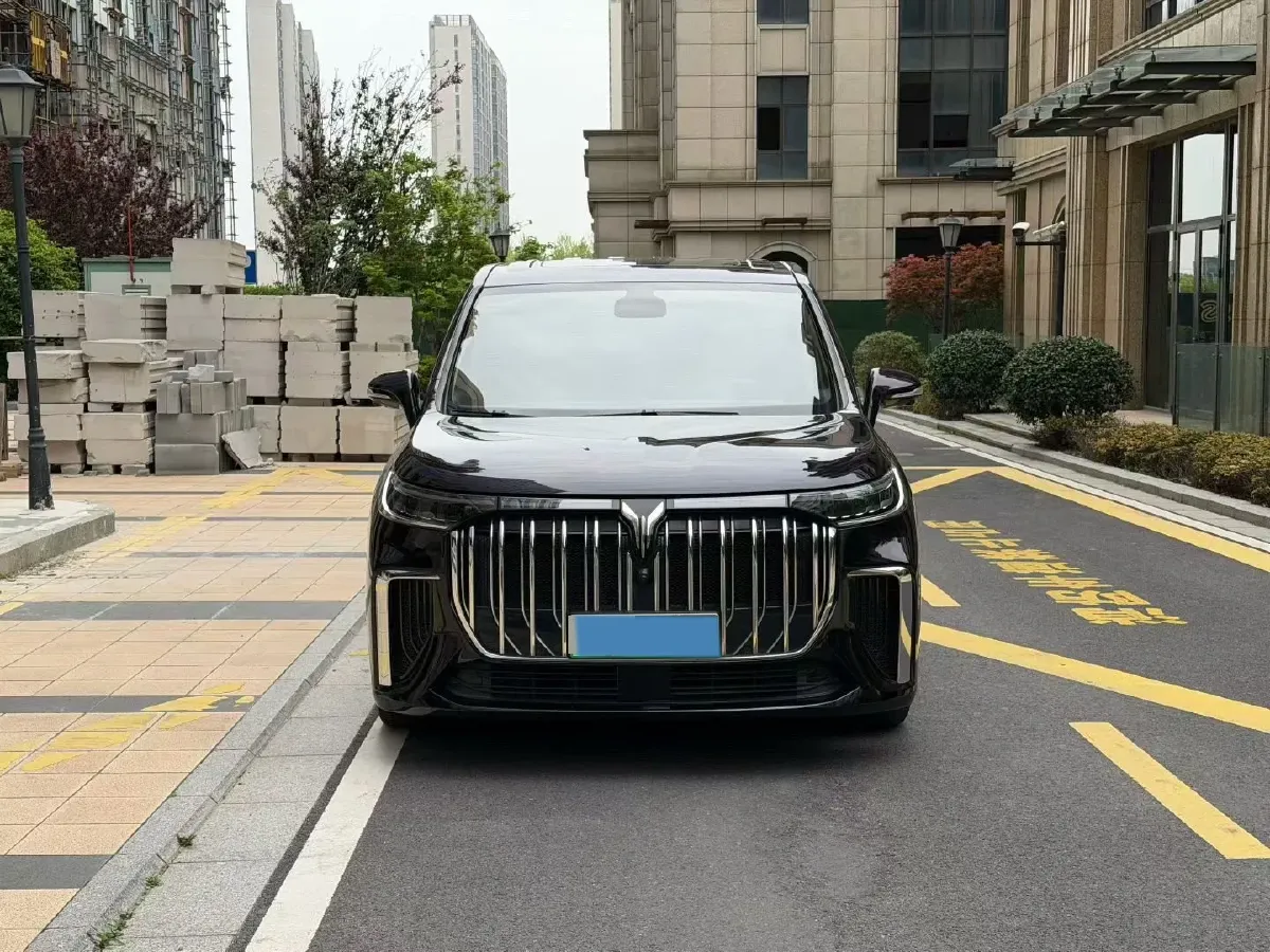 2022 Voyah Dream 1.5T 136HP L4 PHEV 25.57KWH,autocango,china used car exporter,china ev exporter,chinese used car exporter,chinese used ev exporter