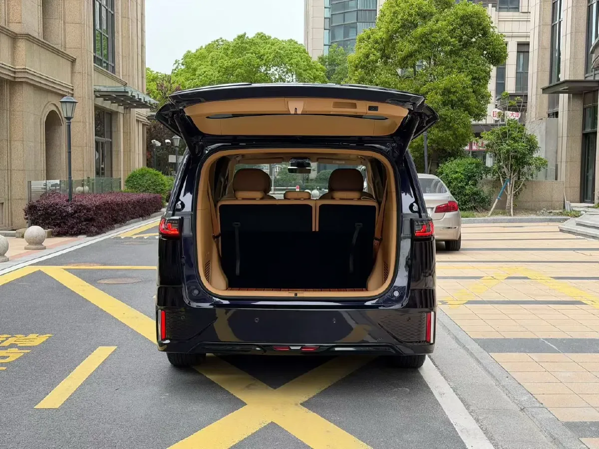 2022 Voyah Dream 1.5T 136HP L4 PHEV 25.57KWH,autocango,china used car exporter,china ev exporter,chinese used car exporter,chinese used ev exporter