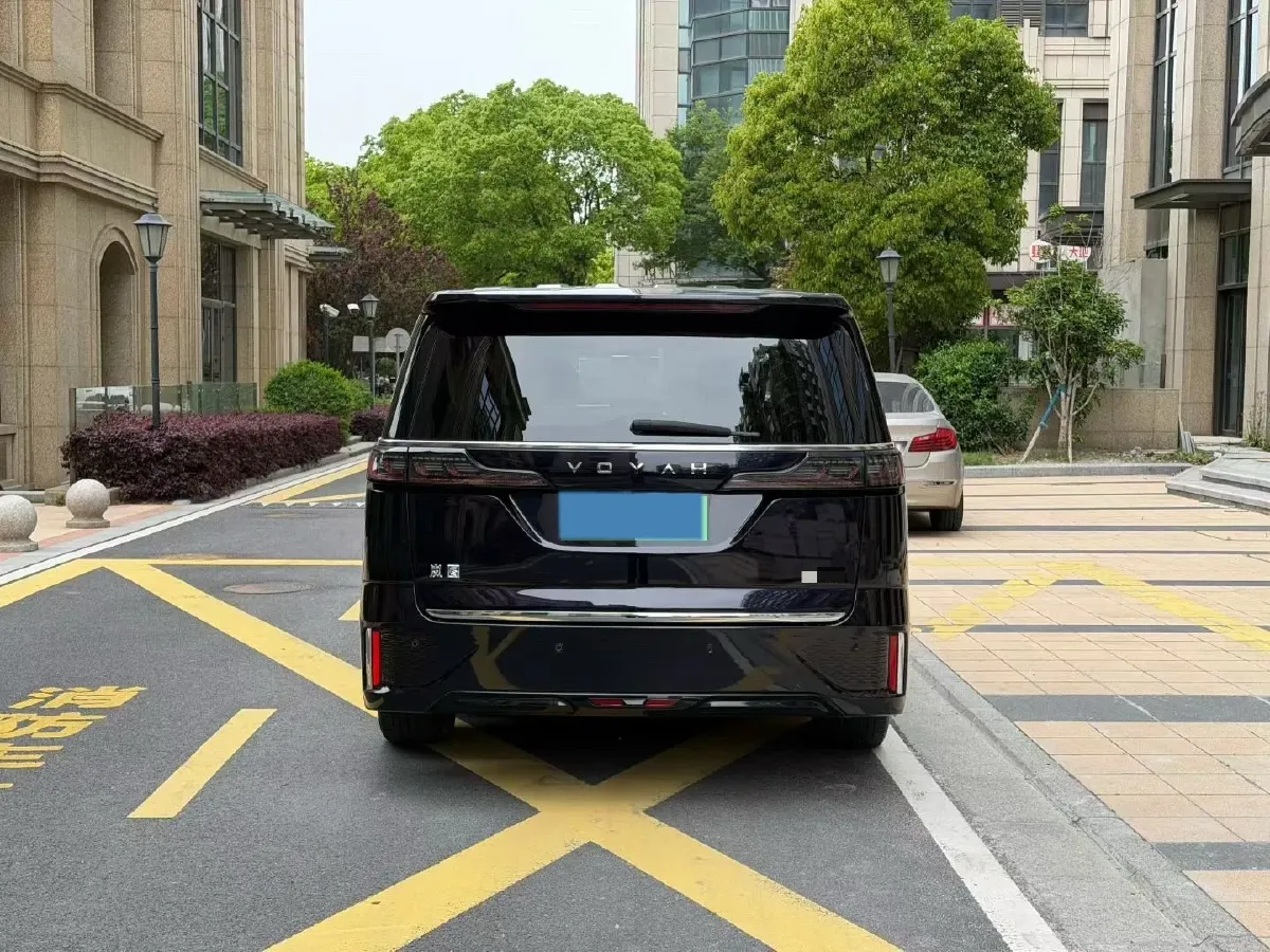 2022 Voyah Dream 1.5T 136HP L4 PHEV 25.57KWH,autocango,china used car exporter,china ev exporter,chinese used car exporter,chinese used ev exporter