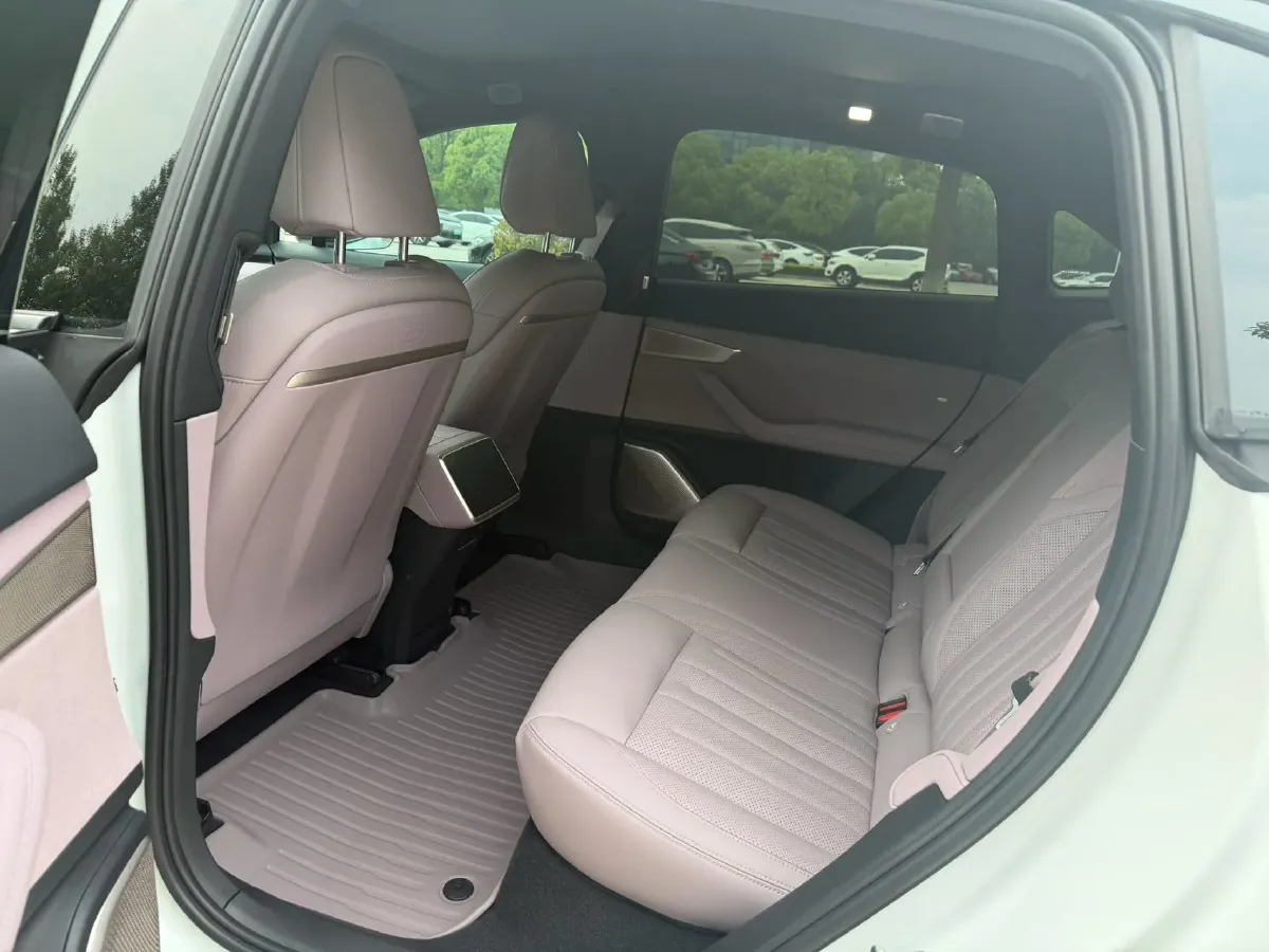 2024 IM L6 BEV 75KWH,autocango,china used car exporter,china ev exporter,chinese used car exporter,chinese used ev exporter