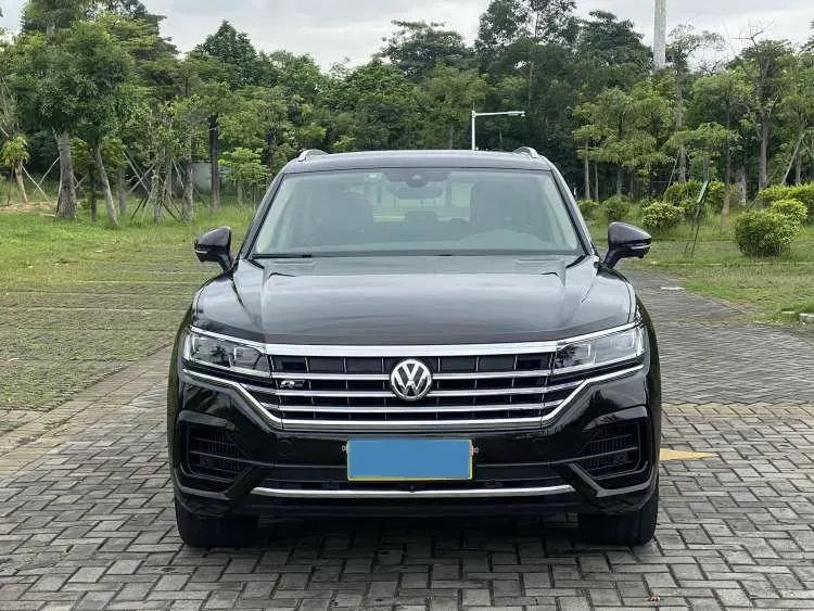 2019 Volkswagen Touareg 2.0T 245HP L4 8AT,autocango,china used car exporter,china ev exporter,chinese used car exporter,chinese used ev exporter