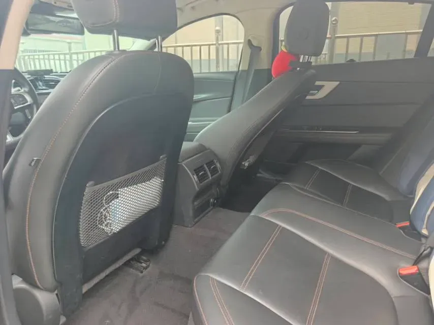 2019 Jeep Cherokee 2.0T 265HP L4 9AT,autocango,china used car exporter,china ev exporter,chinese used car exporter,chinese used ev exporter