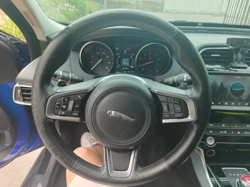 2019 Jeep Cherokee 2.0T 265HP L4 9AT,autocango,china used car exporter,china ev exporter,chinese used car exporter,chinese used ev exporter