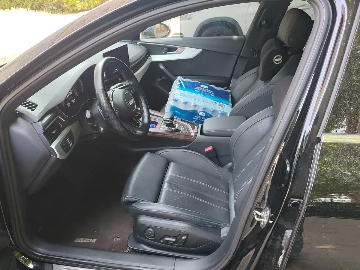 2020 Audi A4L 2.0T 190HP L4 7DCT,autocango,china used car exporter,china ev exporter,chinese used car exporter,chinese used ev exporter