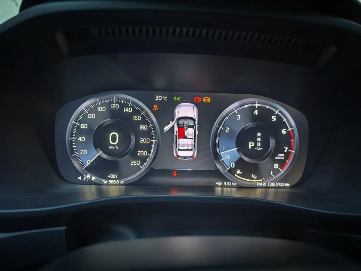 2021 Volvo XC40 2.0T 190HP L4 8AT,autocango,china used car exporter,china ev exporter,chinese used car exporter,chinese used ev exporter