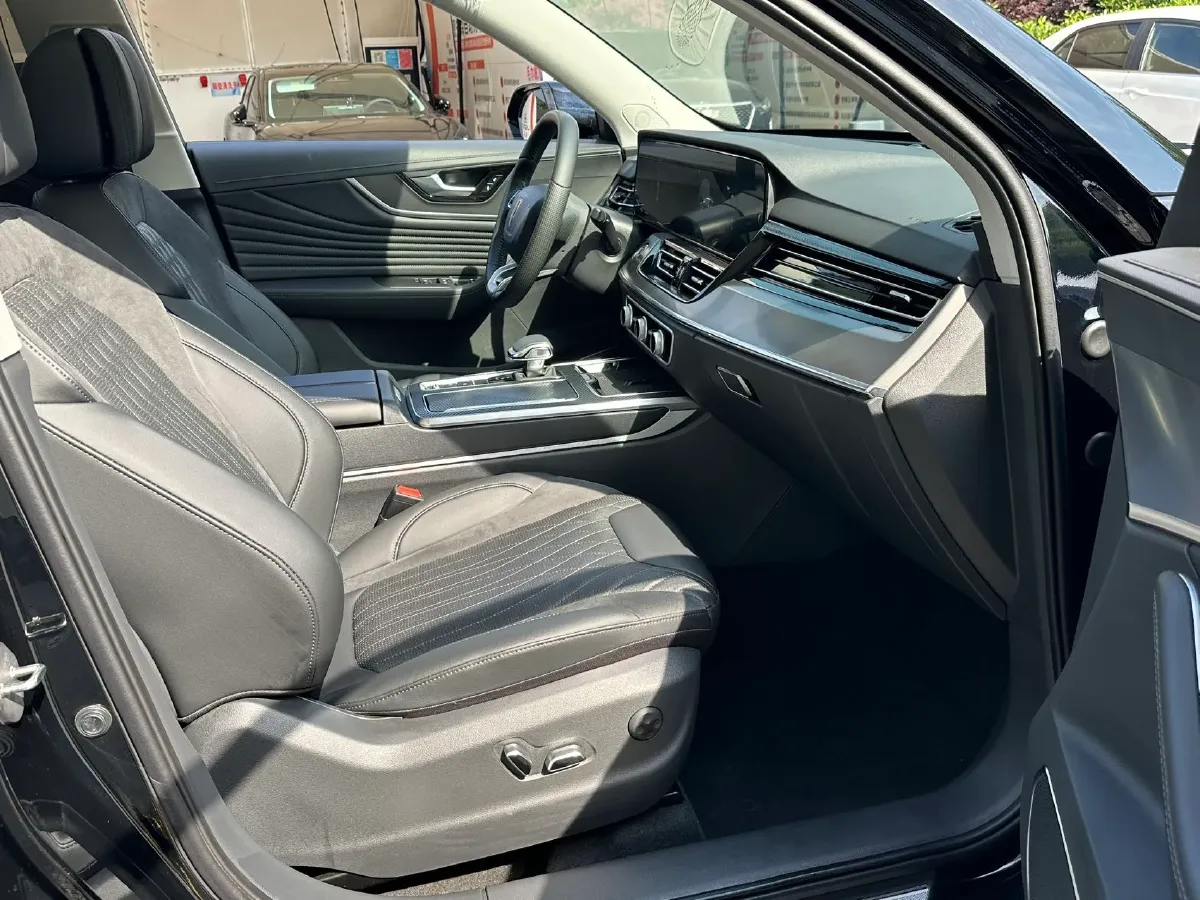 2023 HongQi HS5 2.0T 252HP L4 8AT,autocango,china used car exporter,china ev exporter,chinese used car exporter,chinese used ev exporter