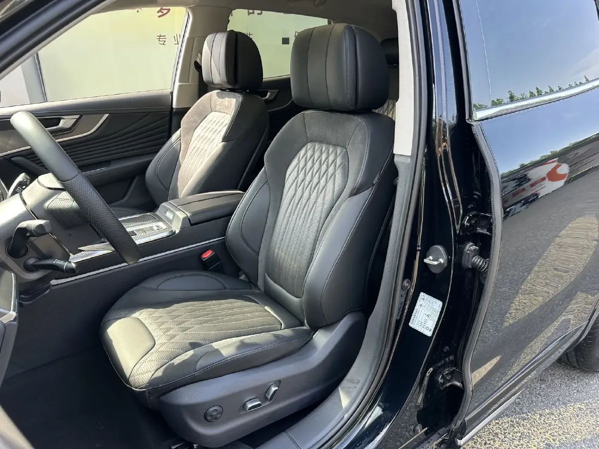 2023 HongQi HS5 2.0T 252HP L4 8AT,autocango,china used car exporter,china ev exporter,chinese used car exporter,chinese used ev exporter