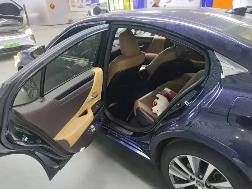 2020 Lexus ES 2.0L 173HP L4 CVT,autocango,china used car exporter,china ev exporter,chinese used car exporter,chinese used ev exporter