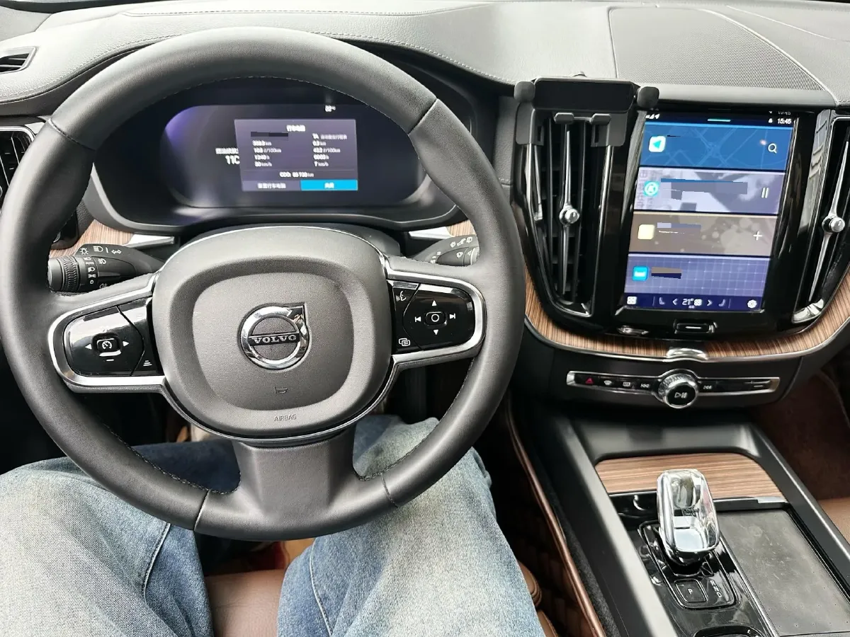 2023 Volvo XC60 2.0T 250HP L4 8AT,autocango,china used car exporter,china ev exporter,chinese used car exporter,chinese used ev exporter