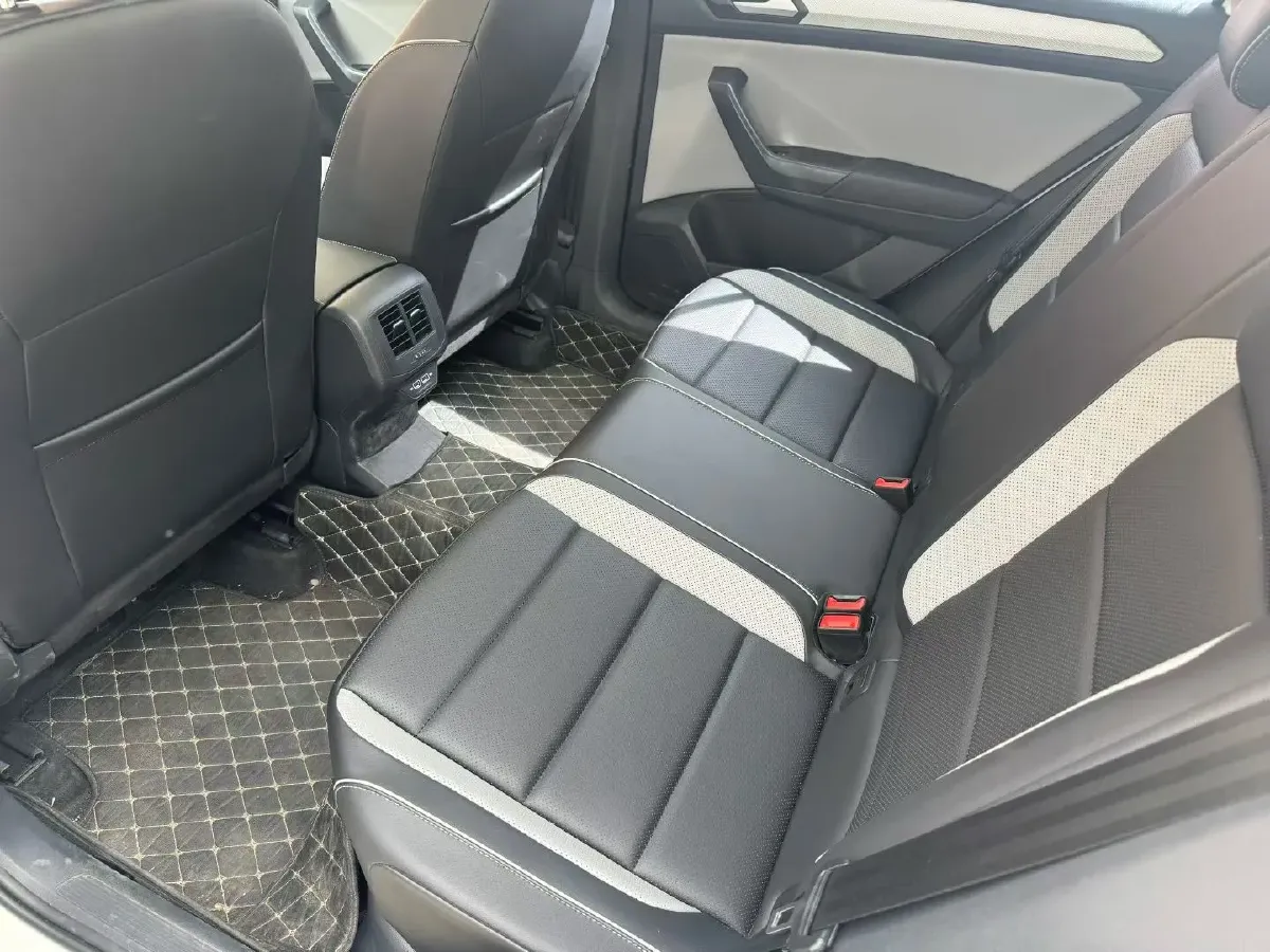 2024 Volkswagen T-Roc 1.4T 150HP L4 7DCT,autocango,china used car exporter,china ev exporter,chinese used car exporter,chinese used ev exporter