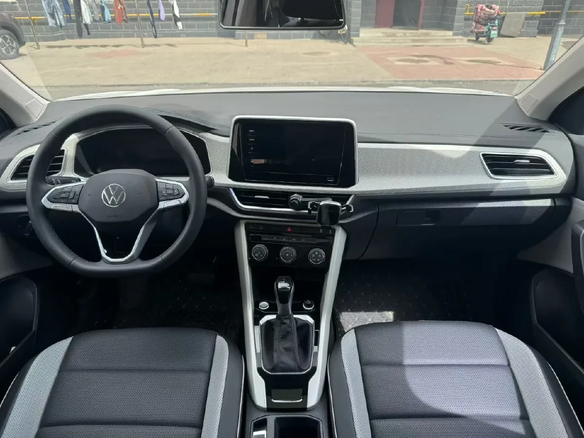 2024 Volkswagen T-Roc 1.4T 150HP L4 7DCT,autocango,china used car exporter,china ev exporter,chinese used car exporter,chinese used ev exporter