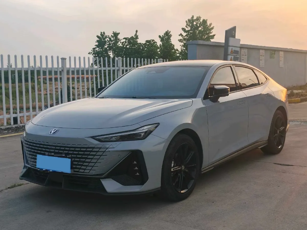 2023 ChangAn UNI-V 1.5T 188HP L4 7DCT,autocango,china used car exporter,china ev exporter,chinese used car exporter,chinese used ev exporter