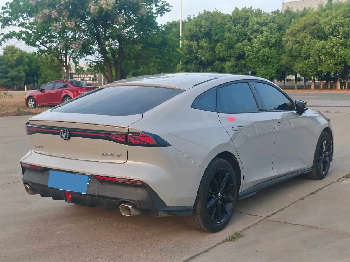 2023 ChangAn UNI-V 1.5T 188HP L4 7DCT,autocango,china used car exporter,china ev exporter,chinese used car exporter,chinese used ev exporter