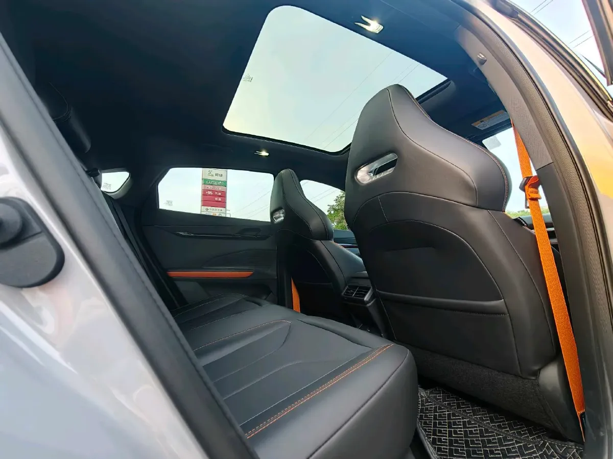 2023 ChangAn UNI-V 1.5T 188HP L4 7DCT,autocango,china used car exporter,china ev exporter,chinese used car exporter,chinese used ev exporter