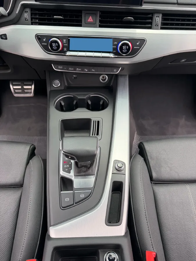 2020 Audi A4L 2.0T 190HP L4 7DCT,autocango,china used car exporter,china ev exporter,chinese used car exporter,chinese used ev exporter