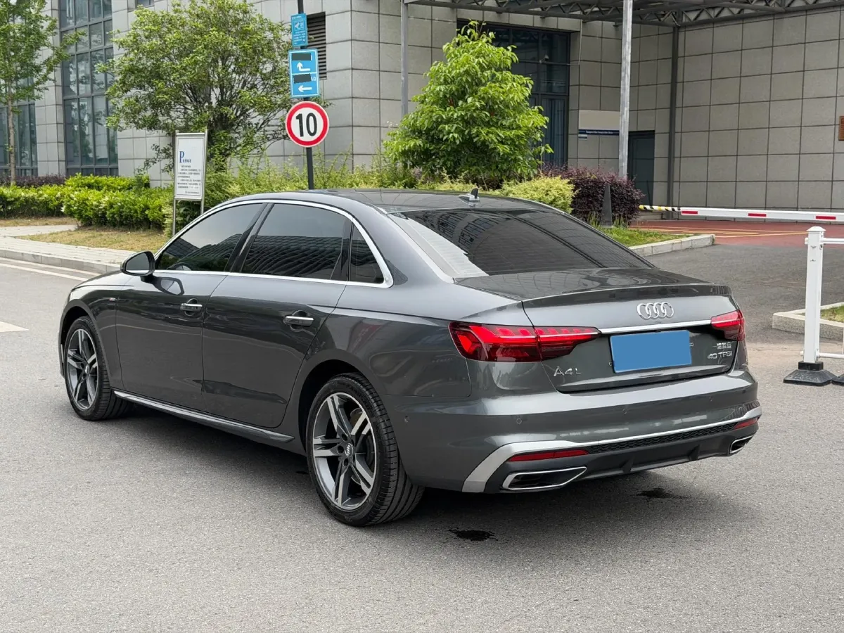 2020 Audi A4L 2.0T 190HP L4 7DCT,autocango,china used car exporter,china ev exporter,chinese used car exporter,chinese used ev exporter