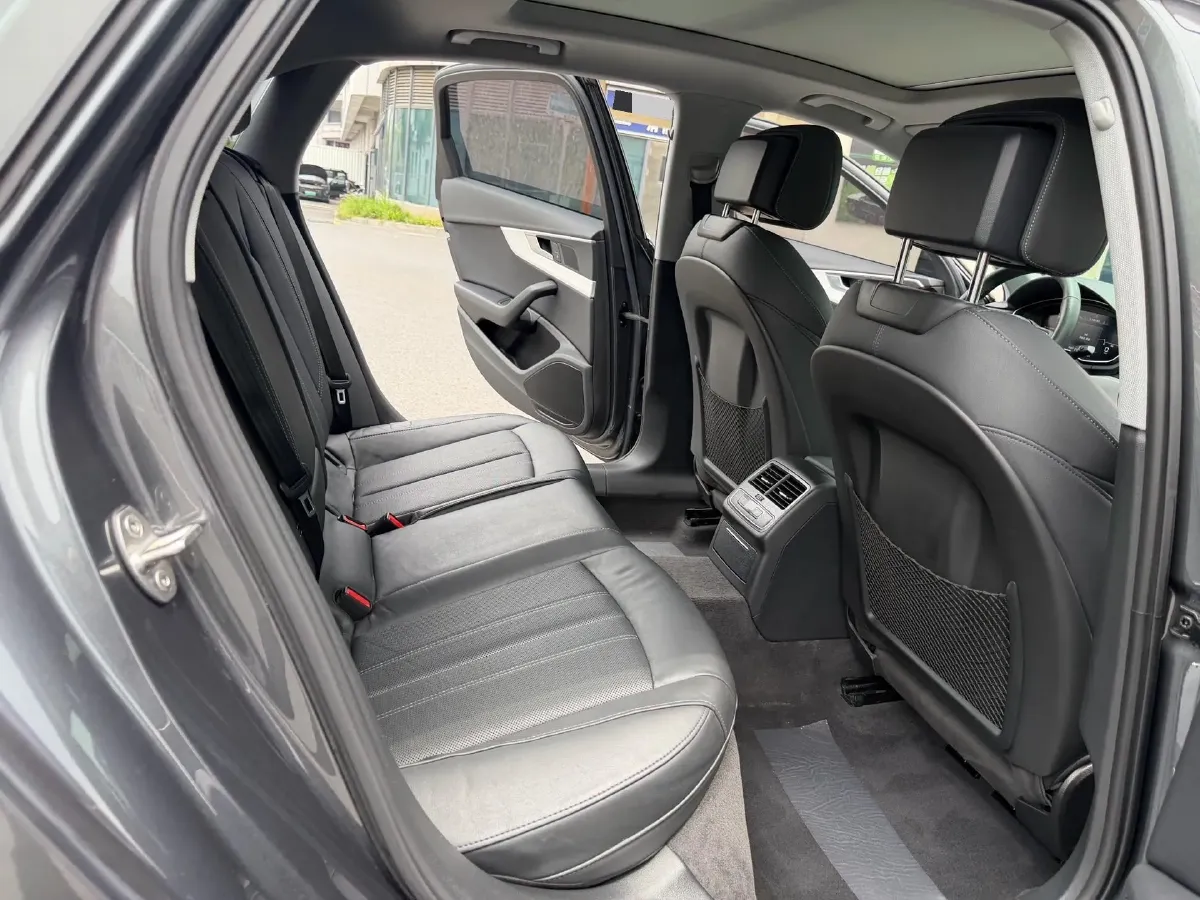 2020 Audi A4L 2.0T 190HP L4 7DCT,autocango,china used car exporter,china ev exporter,chinese used car exporter,chinese used ev exporter