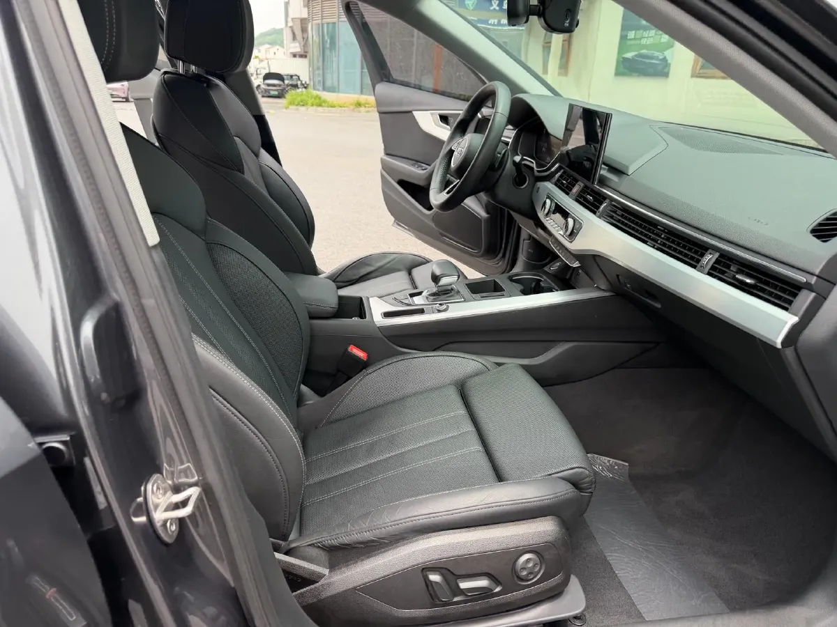 2020 Audi A4L 2.0T 190HP L4 7DCT,autocango,china used car exporter,china ev exporter,chinese used car exporter,chinese used ev exporter