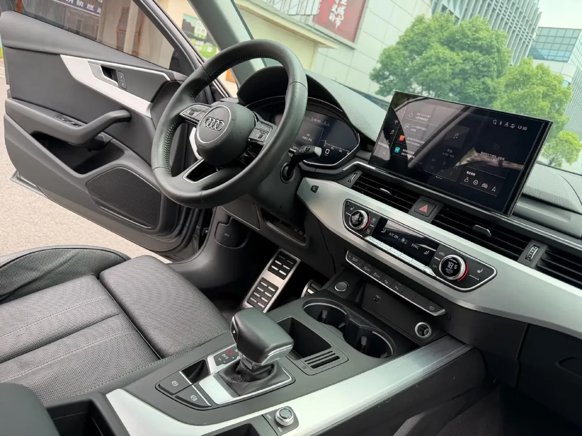 2020 Audi A4L 2.0T 190HP L4 7DCT,autocango,china used car exporter,china ev exporter,chinese used car exporter,chinese used ev exporter
