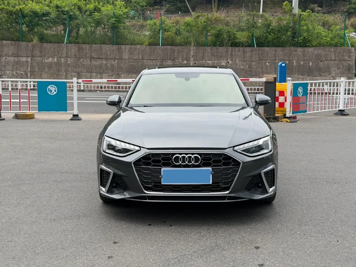 2020 Audi A4L 2.0T 190HP L4 7DCT,autocango,china used car exporter,china ev exporter,chinese used car exporter,chinese used ev exporter