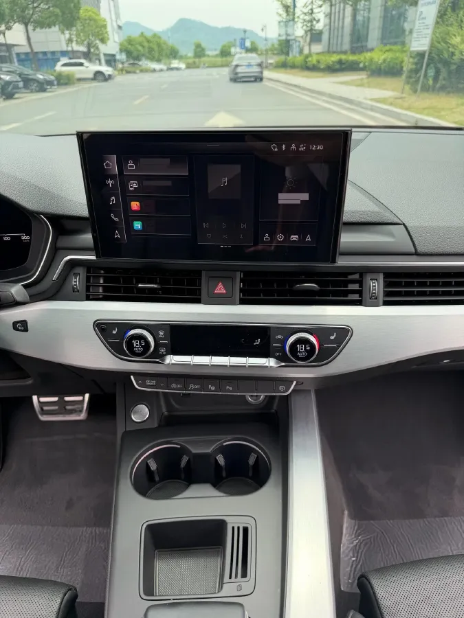 2020 Audi A4L 2.0T 190HP L4 7DCT,autocango,china used car exporter,china ev exporter,chinese used car exporter,chinese used ev exporter