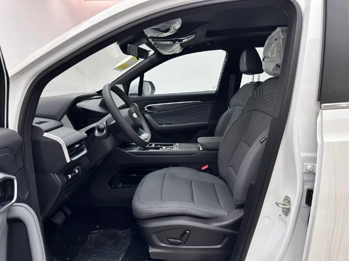 2026 Geely Okavango L 1.5T 181HP L4 7DCT,autocango,china used car exporter,china ev exporter,chinese used car exporter,chinese used ev exporter