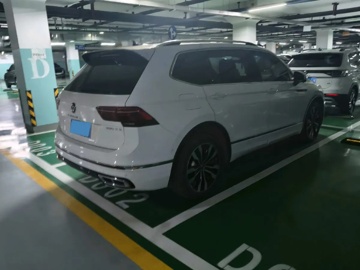 2024 Volkswagen Tiguan L 2.0T 186HP L4 7DCT,autocango,china used car exporter,china ev exporter,chinese used car exporter,chinese used ev exporter