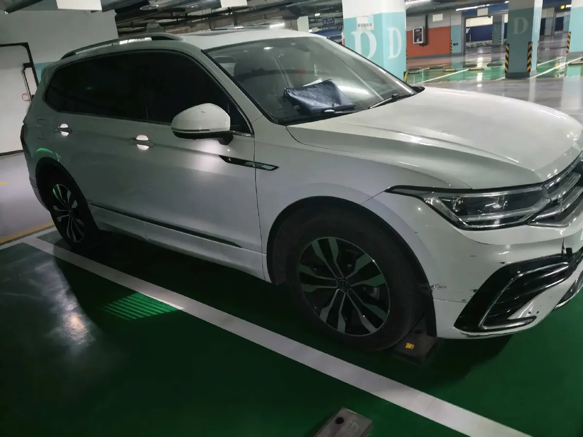 2024 Volkswagen Tiguan L 2.0T 186HP L4 7DCT,autocango,china used car exporter,china ev exporter,chinese used car exporter,chinese used ev exporter