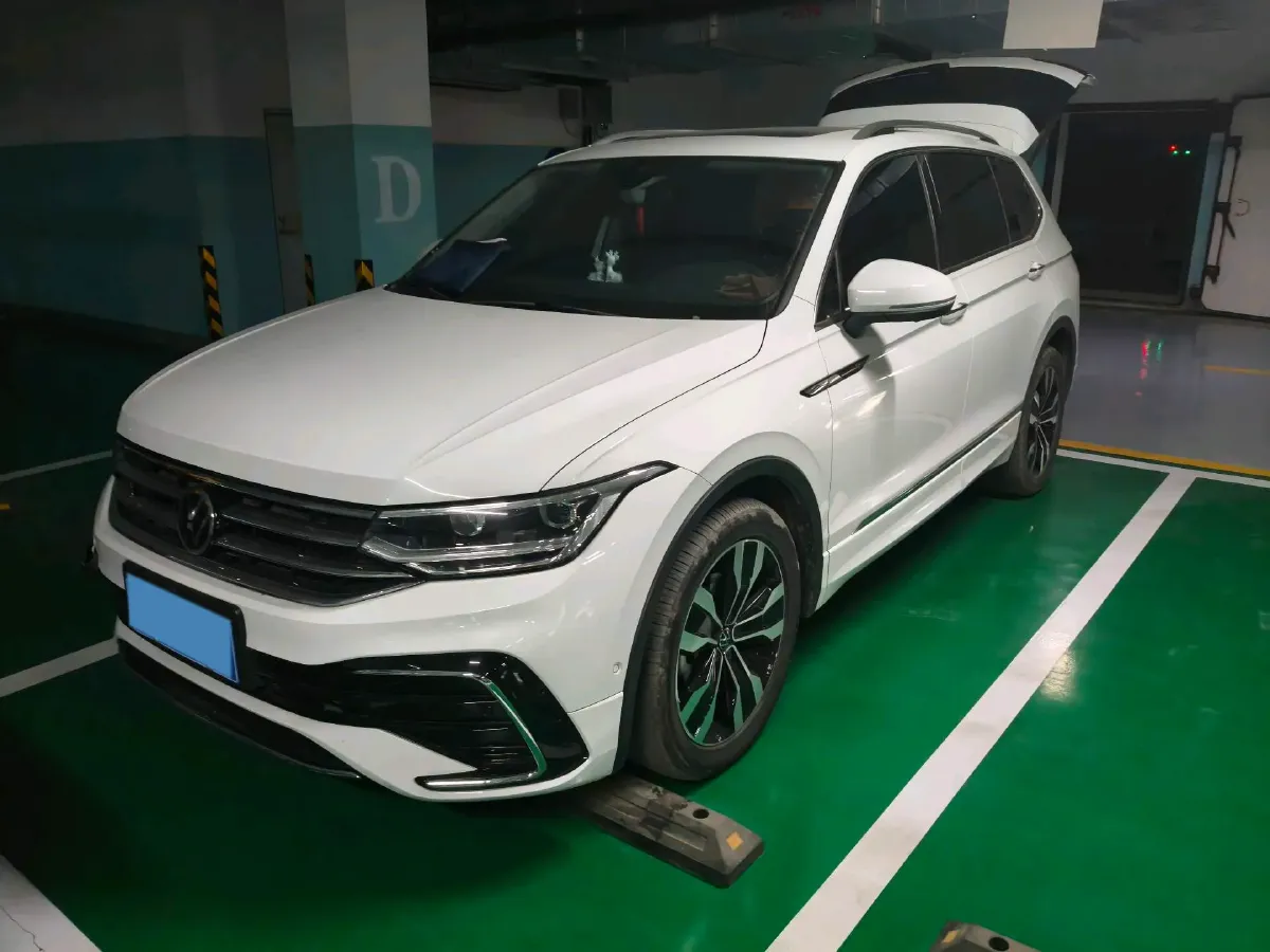 2024 Volkswagen Tiguan L 2.0T 186HP L4 7DCT,autocango,china used car exporter,china ev exporter,chinese used car exporter,chinese used ev exporter