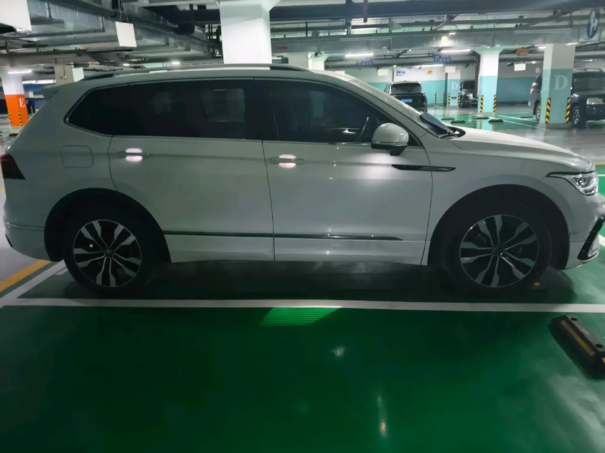 2024 Volkswagen Tiguan L 2.0T 186HP L4 7DCT,autocango,china used car exporter,china ev exporter,chinese used car exporter,chinese used ev exporter