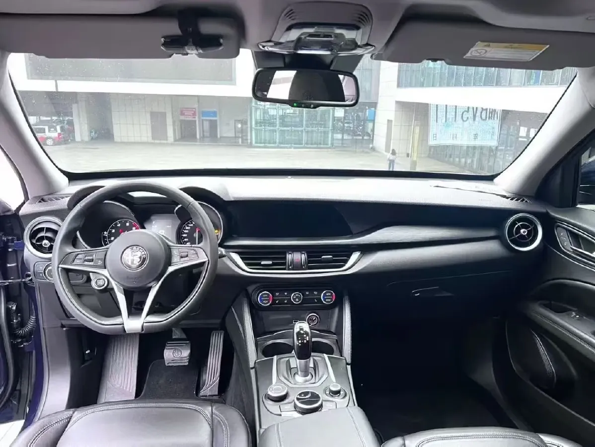 2017 Alfa Romeo Stelvio 2.0T 200HP L4 8AT,autocango,china used car exporter,china ev exporter,chinese used car exporter,chinese used ev exporter