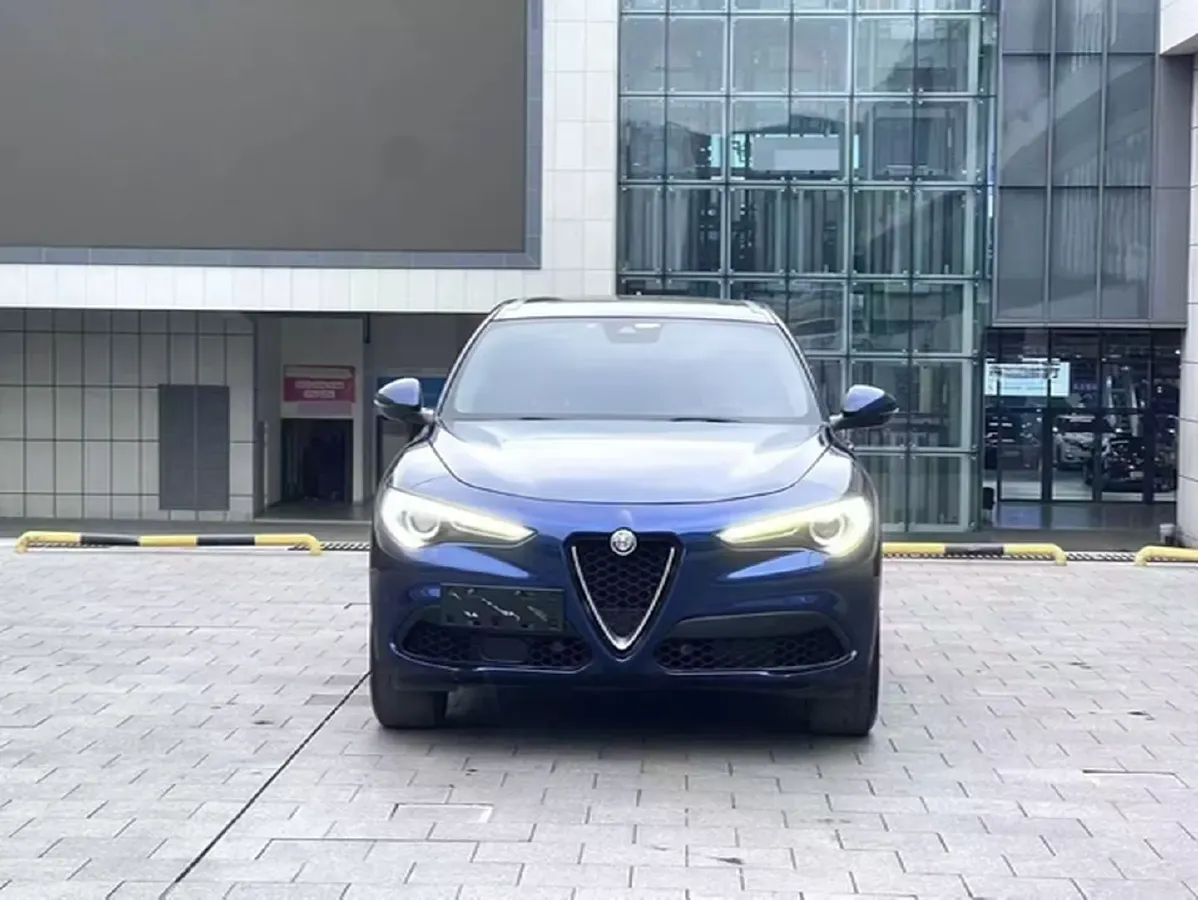 2017 Alfa Romeo Stelvio 2.0T 200HP L4 8AT,autocango,china used car exporter,china ev exporter,chinese used car exporter,chinese used ev exporter