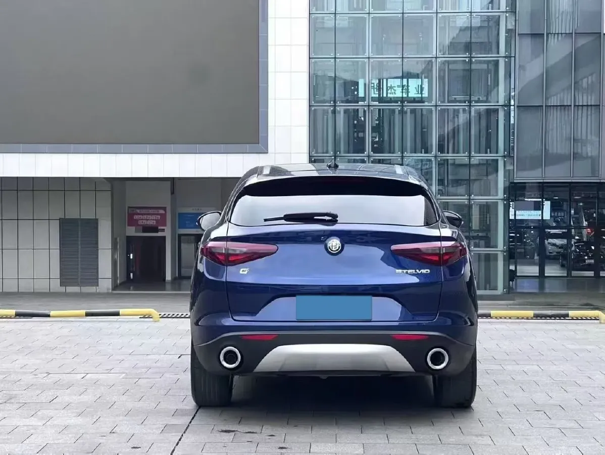 2017 Alfa Romeo Stelvio 2.0T 200HP L4 8AT,autocango,china used car exporter,china ev exporter,chinese used car exporter,chinese used ev exporter