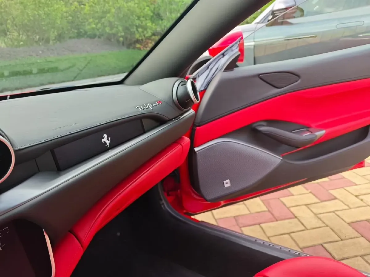 2021 Ferrari Portofino 3.9T 620HP V8 8DCT,autocango,china used car exporter,china ev exporter,chinese used car exporter,chinese used ev exporter