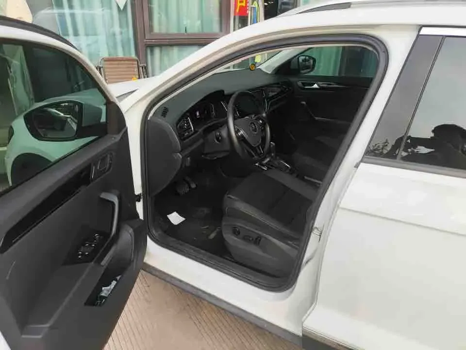 2022 Volkswagen T-Roc 1.4T 150HP L4 7DCT,autocango,china used car exporter,china ev exporter,chinese used car exporter,chinese used ev exporter