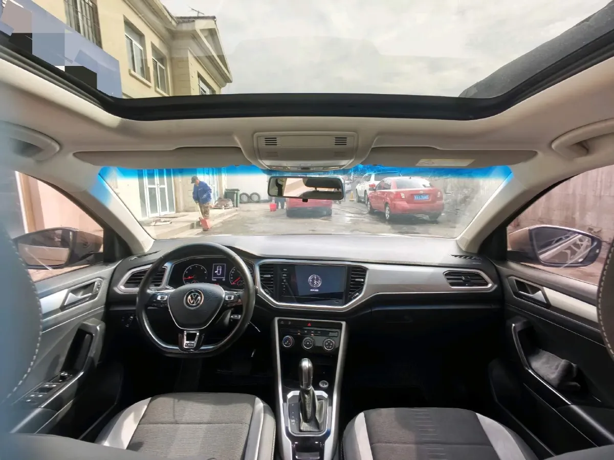 2021 Volkswagen T-Roc 1.4T 150HP L4 7DCT,autocango,china used car exporter,china ev exporter,chinese used car exporter,chinese used ev exporter