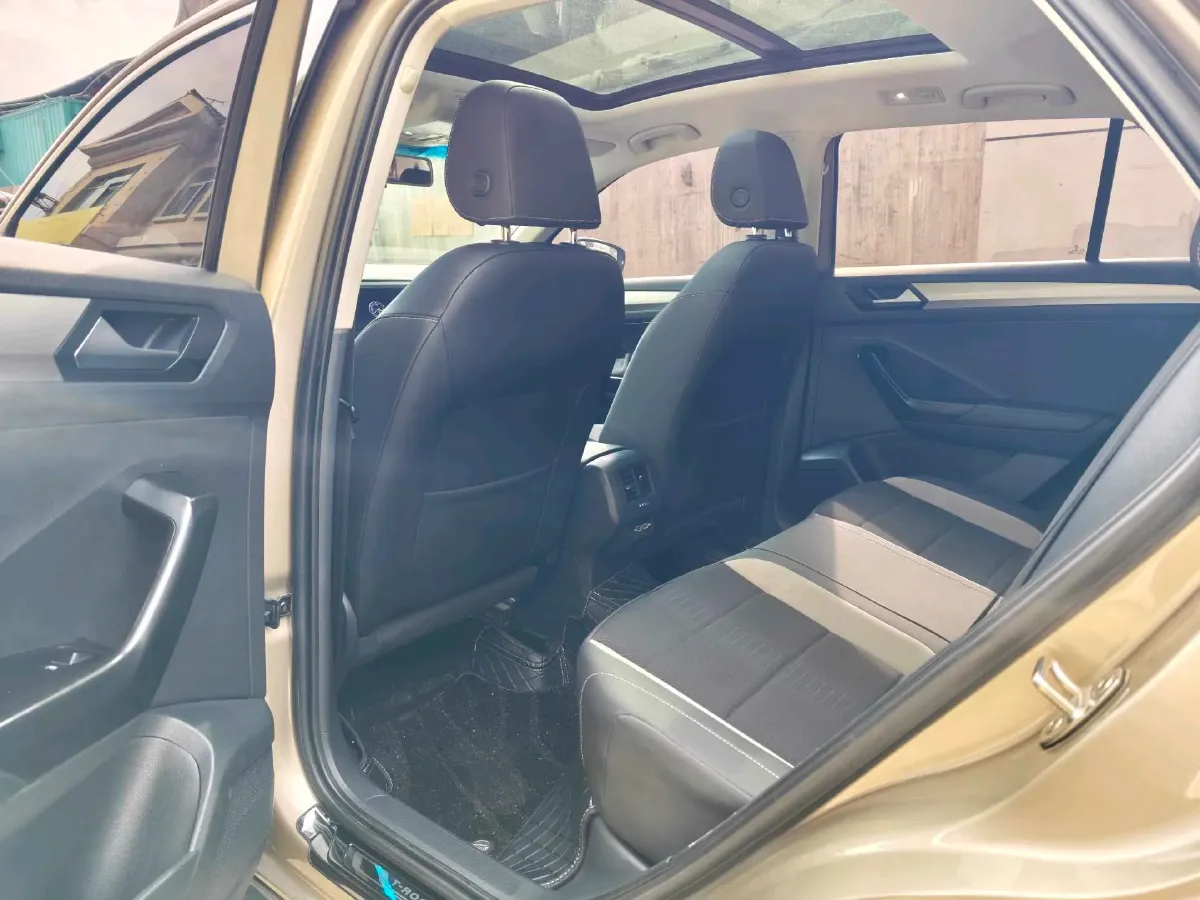 2021 Volkswagen T-Roc 1.4T 150HP L4 7DCT,autocango,china used car exporter,china ev exporter,chinese used car exporter,chinese used ev exporter