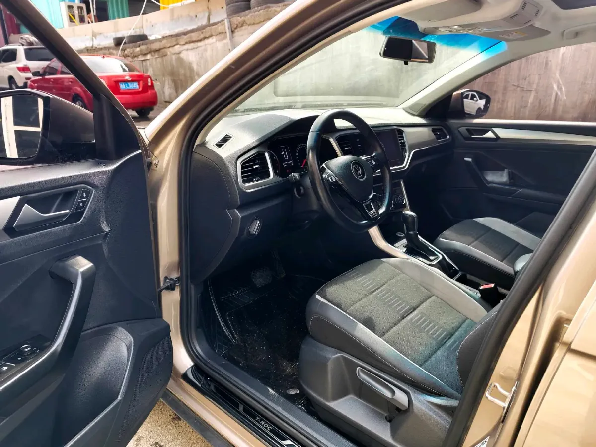 2021 Volkswagen T-Roc 1.4T 150HP L4 7DCT,autocango,china used car exporter,china ev exporter,chinese used car exporter,chinese used ev exporter