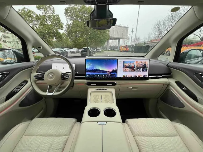 2025 Voyah Dream 1.5T 150HP L4 PHEV 41.7KWH,autocango,china used car exporter,china ev exporter,chinese used car exporter,chinese used ev exporter