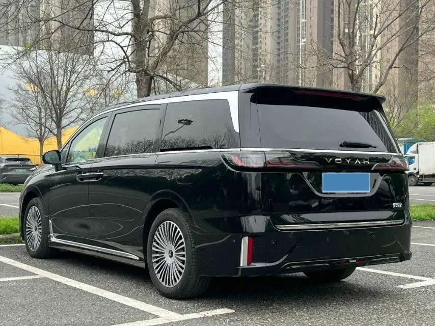 2025 Voyah Dream 1.5T 150HP L4 PHEV 41.7KWH,autocango,china used car exporter,china ev exporter,chinese used car exporter,chinese used ev exporter