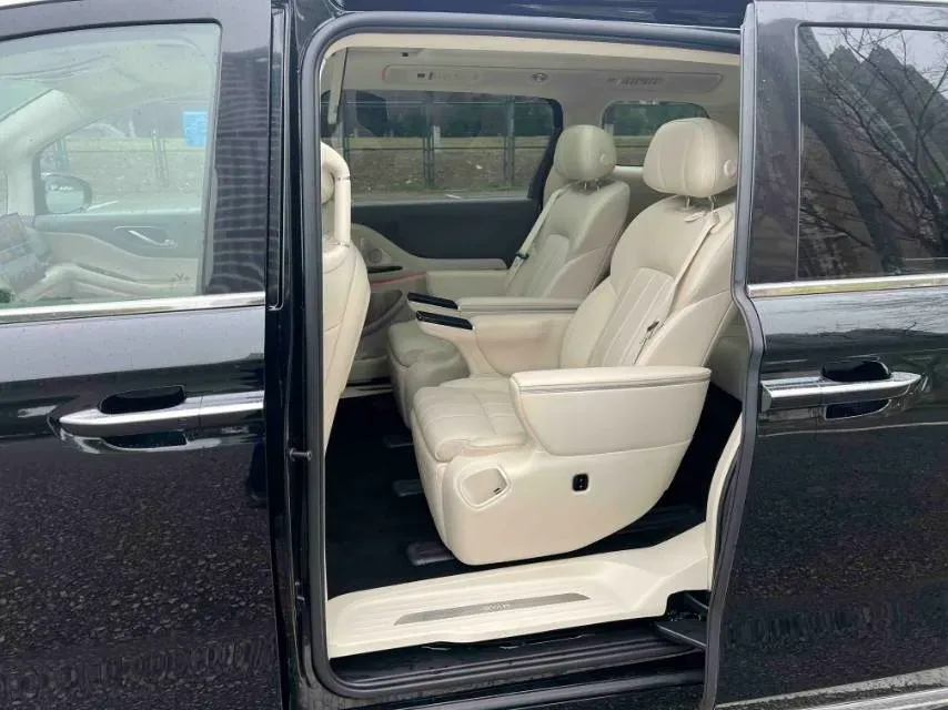 2025 Voyah Dream 1.5T 150HP L4 PHEV 41.7KWH,autocango,china used car exporter,china ev exporter,chinese used car exporter,chinese used ev exporter