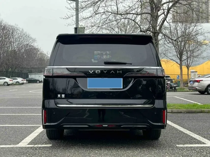 2025 Voyah Dream 1.5T 150HP L4 PHEV 41.7KWH,autocango,china used car exporter,china ev exporter,chinese used car exporter,chinese used ev exporter