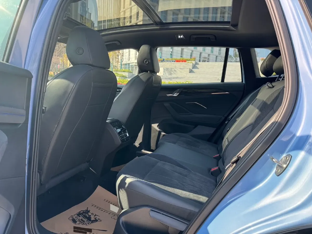 2024 Volkswagen Tiguan L 2.0T 220HP L4 7DCT,autocango,china used car exporter,china ev exporter,chinese used car exporter,chinese used ev exporter